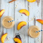 Healthy Peach Crisp Smoothie--tastes just like peach crisp but it's a healthy, filing breakfast!