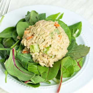 This Avocado Tuna Salad recipe is made with no mayo! This makes a great high-protein, low-carb lunch idea! Great paleo lunch recipe.