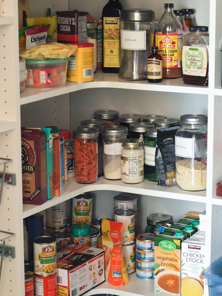 Declutter Challenge: declutter the pantry