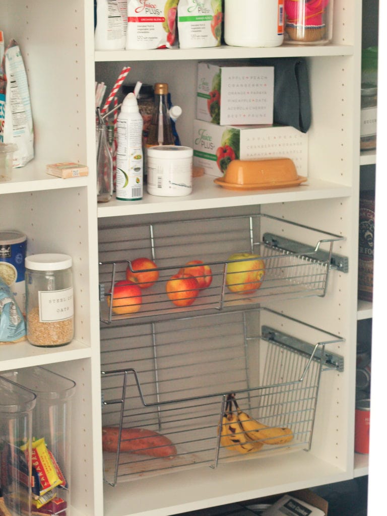 Declutter Challenge: declutter the pantry