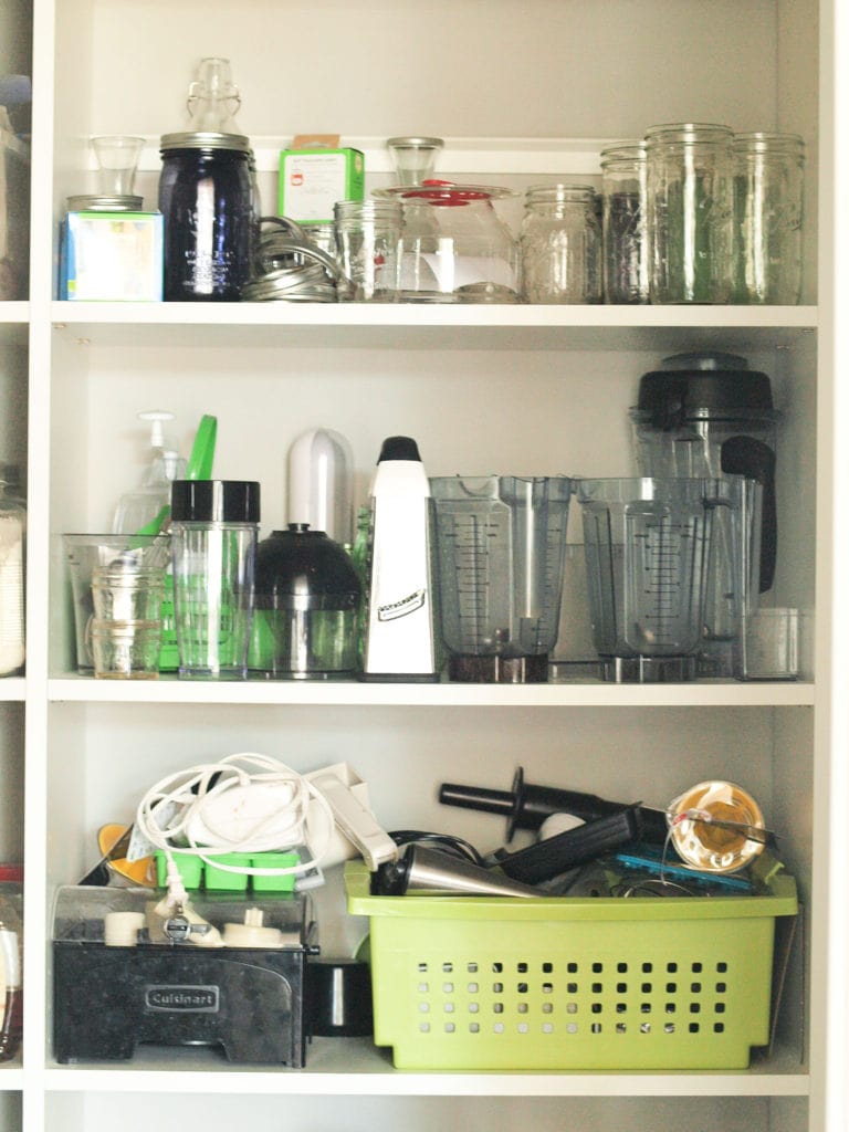 Declutter Challenge: declutter the pantry