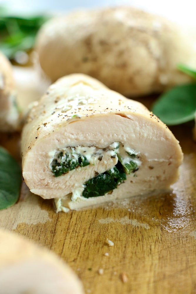 spinach and goat cheese stuffed chicken breasts - Bein Saladd