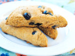 Blueberry Lemon Scones recipe. This is a healthy scone recipe made with whole wheat flour and is also completely vegan. A great breakfast treat!