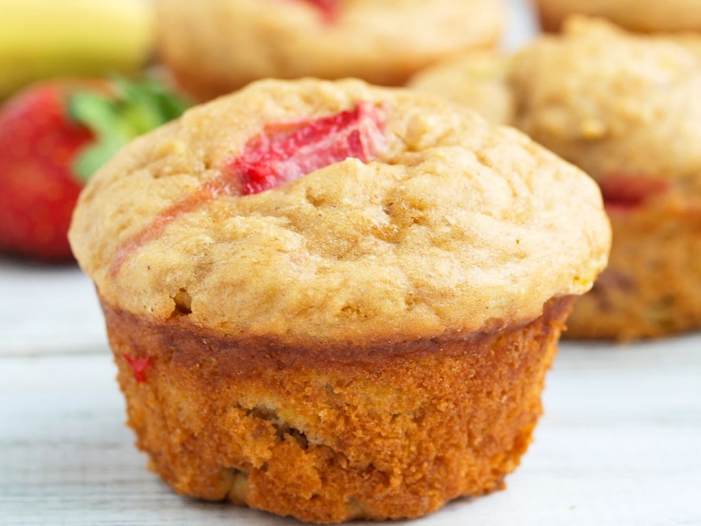 strawberry-banana-yogurt-muffins-recipe