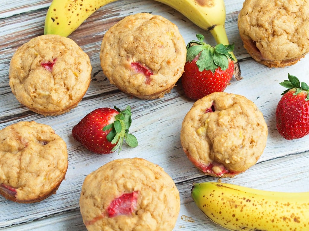 strawberry-banana-yogurt-muffins-recipe