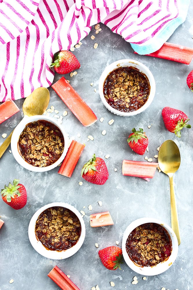 Strawberry Rhubarb Crisp recipe overhead shot healthy dessert! #rhubarb #dessert #summer #glutenfree #vegan #healthy #healthyrecipes #healthydessert