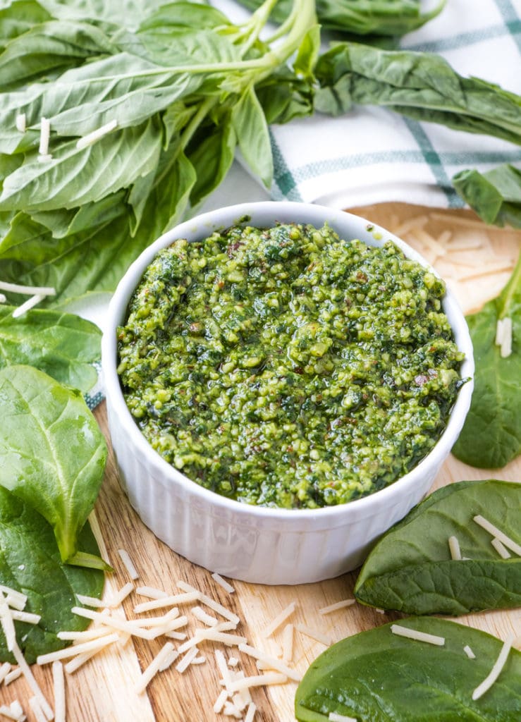 Homemade Pesto with Spinach and almonds