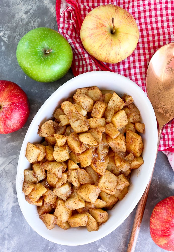 Simple Baked Apples Recipe with cinnamon apple slices