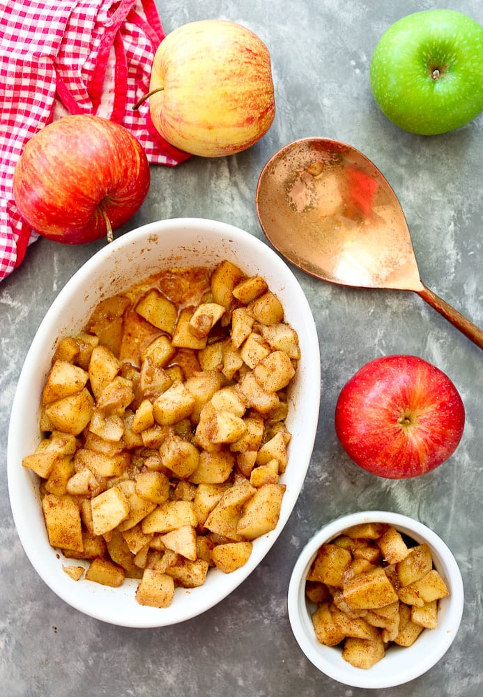 how to bake Simple Baked Apples with cinnamon whole apples and baked dish