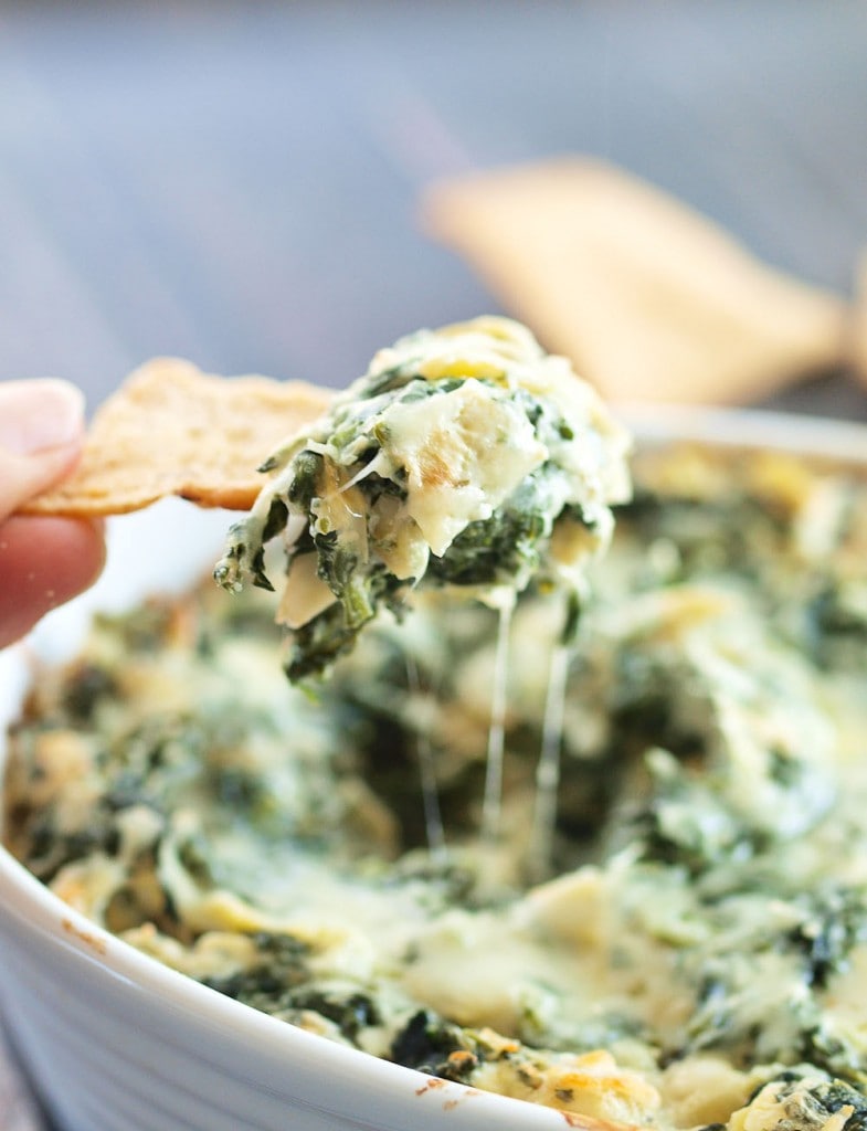 Lighten up your game day and party appetizers with this SKINNY Spinach Artichoke Dip. Tastes AMAZING but with less calorie! #recipe #partyfood