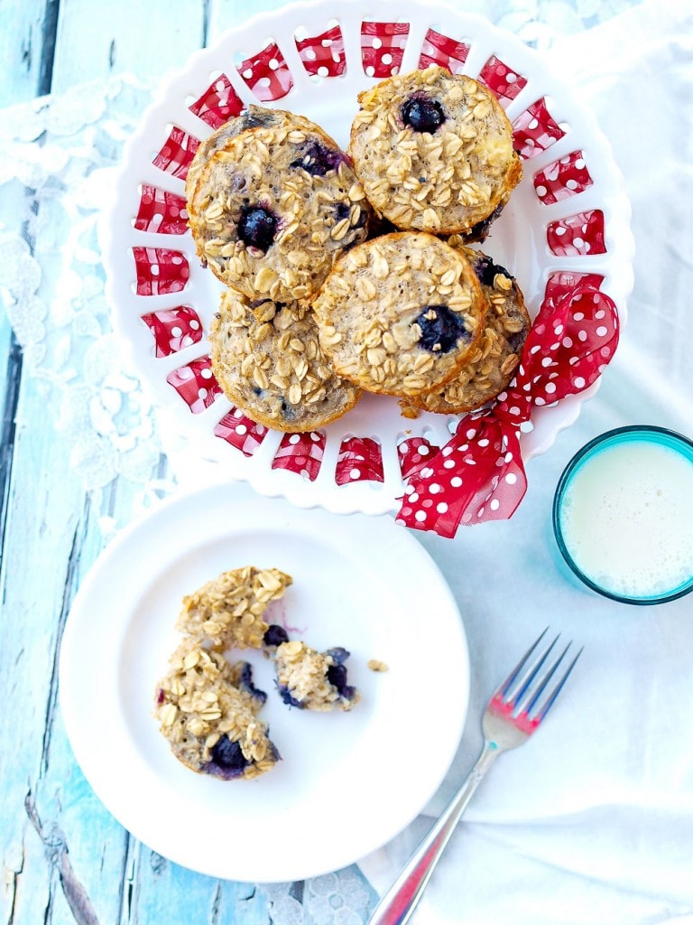 These Blueberry Baked Oatmeal Cups are super quick to prepare and make a great healthy breakfast option! They are like oatmeal in portable muffin form! NO flour, NO oil, NO refined sugar! 