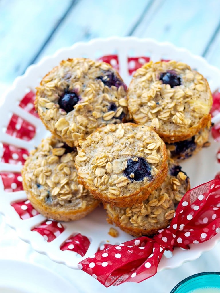 These Blueberry Baked Oatmeal Cups are super quick to prepare and make a great healthy breakfast option! They are like oatmeal in portable muffin form! NO flour, NO oil, NO refined sugar! 