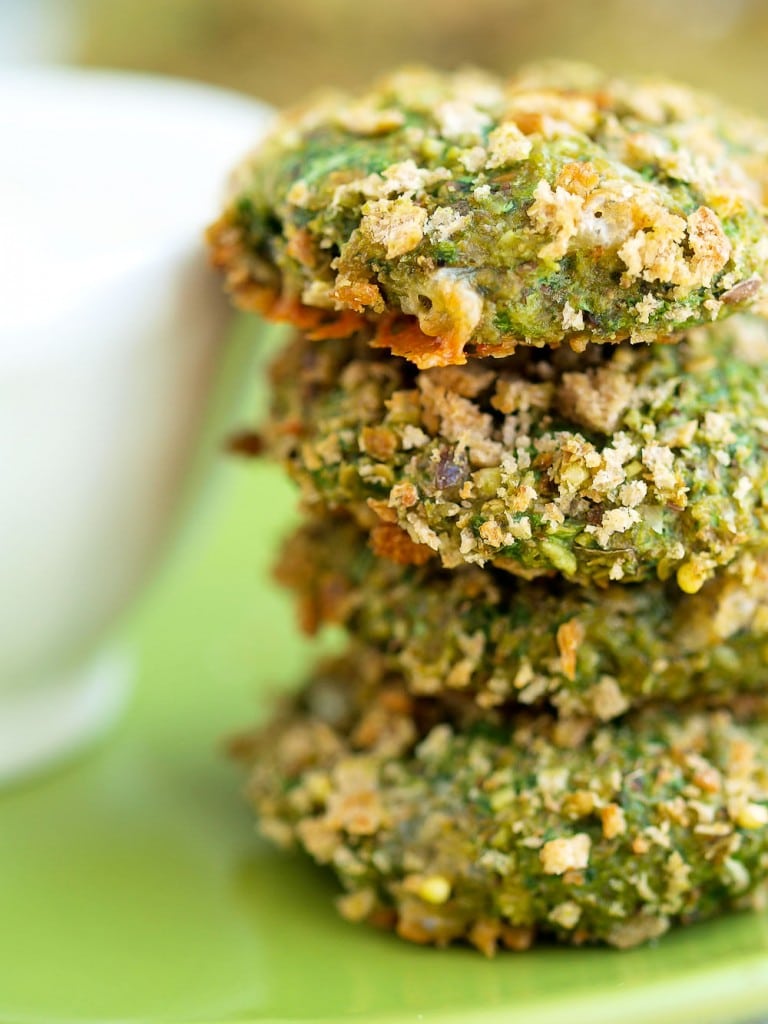 These homemade spinach nuggets are perfect for toddlers, kids, or adults! They are totally addicting dipped in ranch dressing. This is a great way to eat more greens!