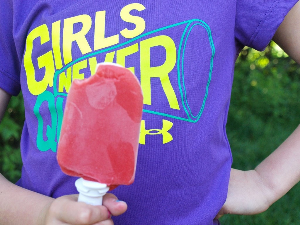 3 ingredient Strawberry Lemonade Popsicle recipe. Such an easy popsicle recipe and it's all natural ingredients--nothing fake here! This is the real deal and the kids love these for a healthy and light summer dessert. #healthy #popsicles #strawberry #lemonade #summer #easy #kids #best 