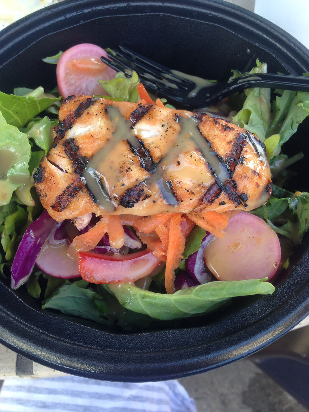 What I Ate Wednesday (Lunch-Asian Kale Salad with Salmon)