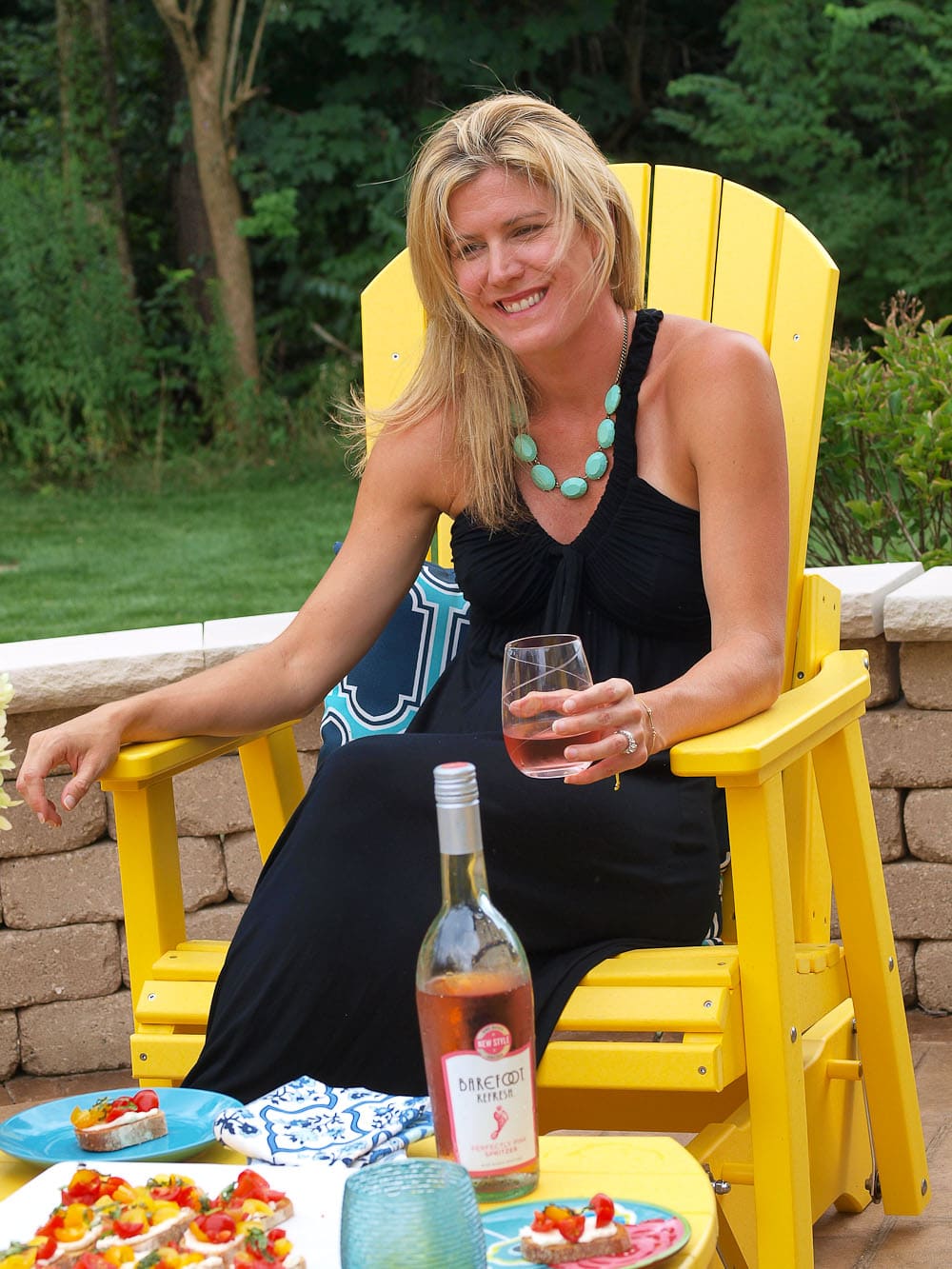 A recipe for easy summer entertaining: Whipped Feta Bruschetta and Barefoot Refresh Sparkling Spritzer