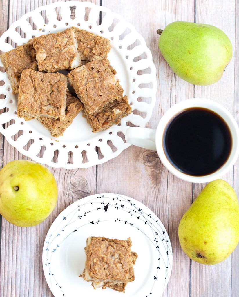 Fruit sweetened pear oatmeal bars recipe. These Pear Oatmeal Bars are made with NO added sugar, are vegan, and gluten-free. They make a perfect healthy breakfast or snack! Great for kids and toddlers, too.
