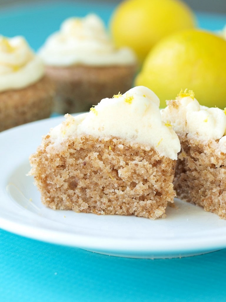 vegan-lemon-cupcakes-with-vegan-buttercream-frosting