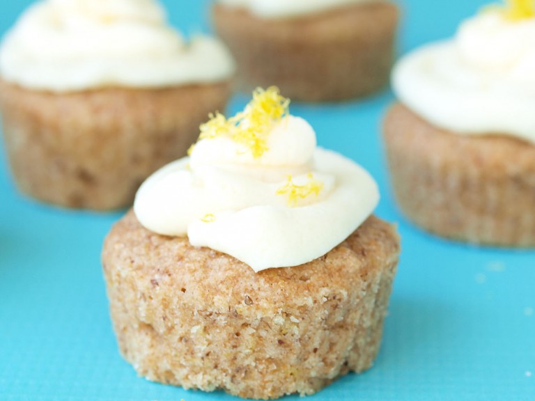 vegan-lemon-cupcakes-with-vegan-buttercream-frosting