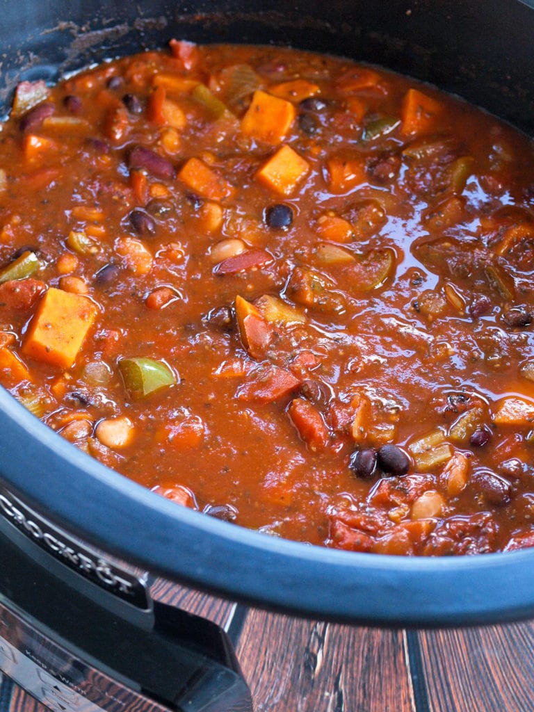 Superfoods Vegan Chili in the Slow Cooker