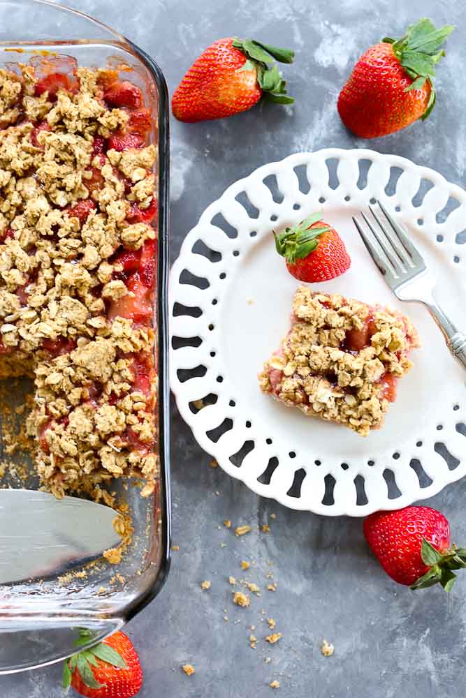 Strawberry Oatmeal Bars Recipe #strawberry #recipes #healthyrecipes #easy #glutenfree #vegan #summer #kids 