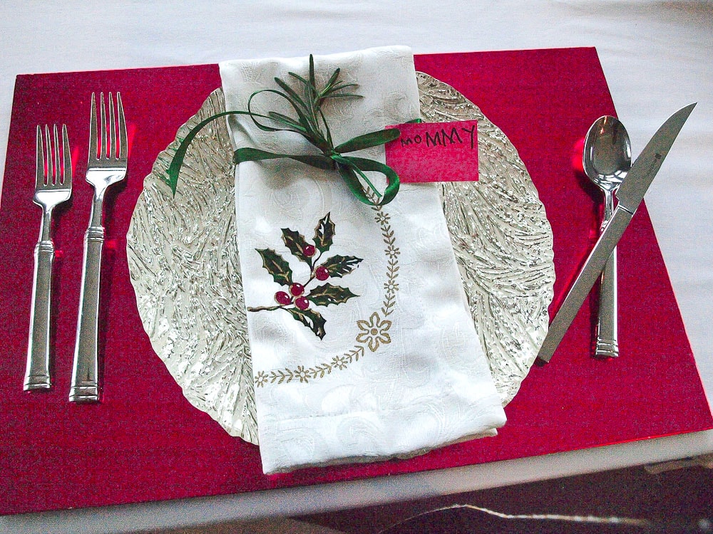 Ideas for Family Traditions for Chrismas-place setting for Christmas dinner