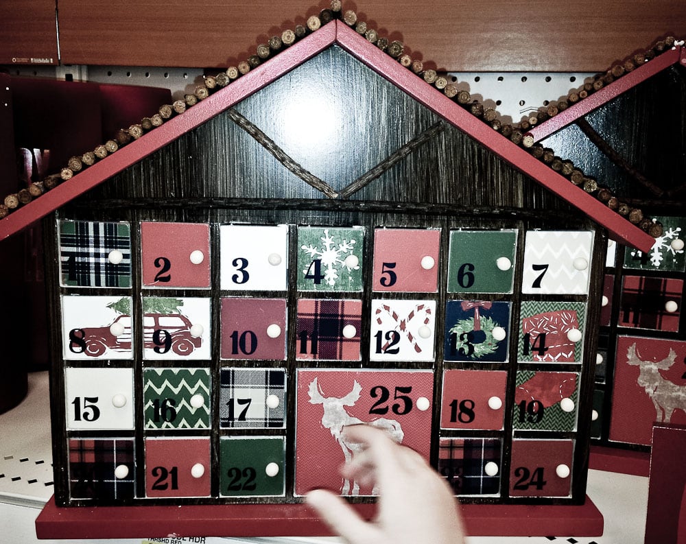 Ideas for Family Traditions for Chrismas-advent calendar