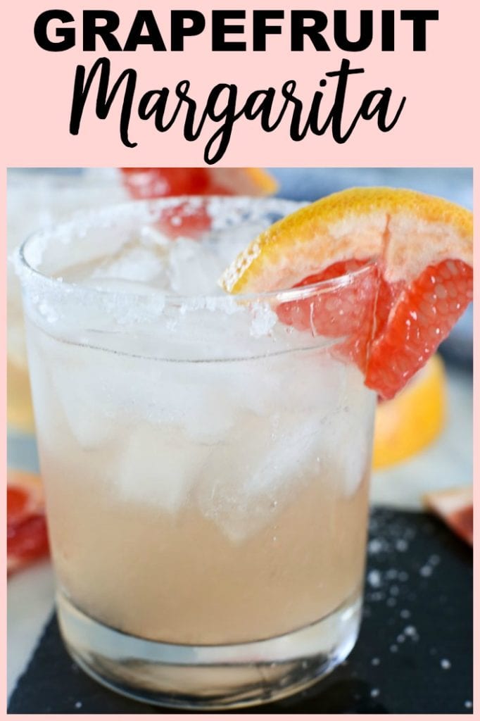 Grapefruit Margarita Recipe #cocktails #healthy #lowcalorie #margarita #perfect #light #winter #drinks #grapefruit #girlsnight #brunch 