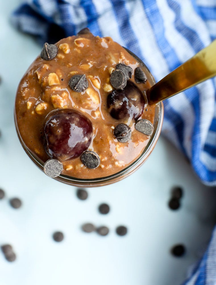 Overnight Oats Recipes-chocolate covered cherry overnight oats