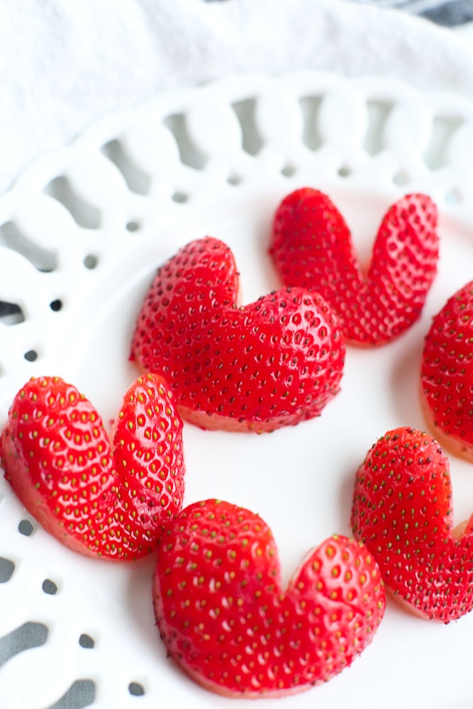 How to Make strawberry hearts on a plate