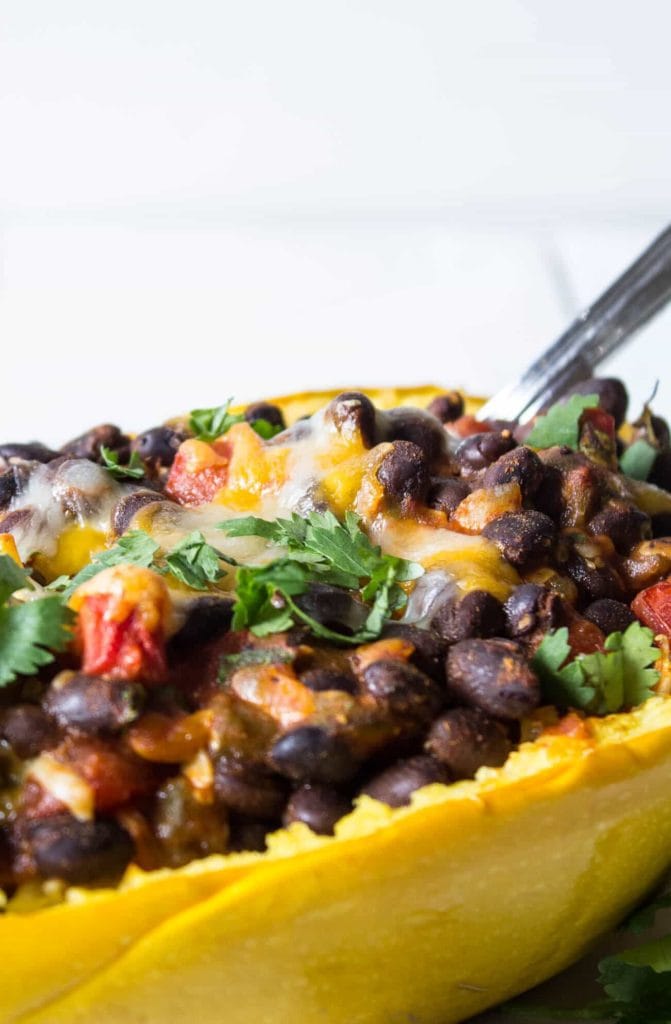 spaghetti squash recipes : boats with black beans