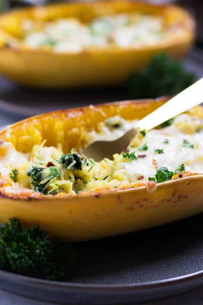 Spaghetti Squash Recipes : Creamy Pesto and Spinach Stuffed Spaghetti Squash