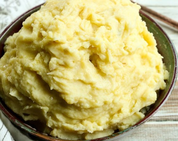 Instant Pot Mashed Potatoes recipe for Thanksgiving or christmas