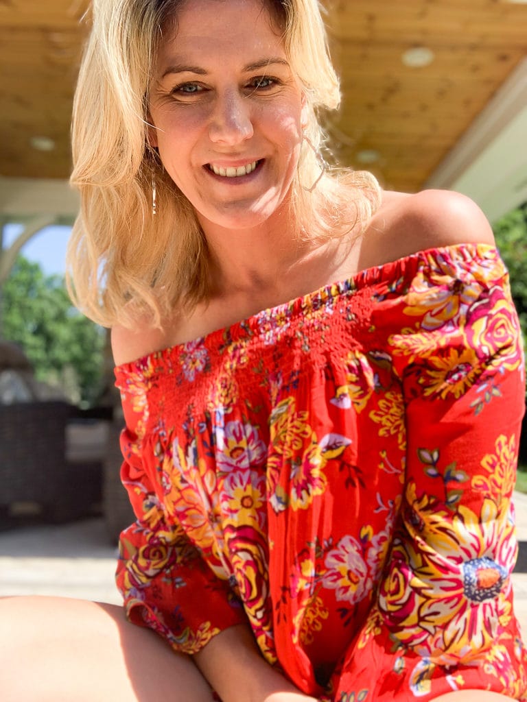 Stitch Fix Summer 2019 Beach Lunch LoungeLatoya Bell Sleeve Peasant Top up close