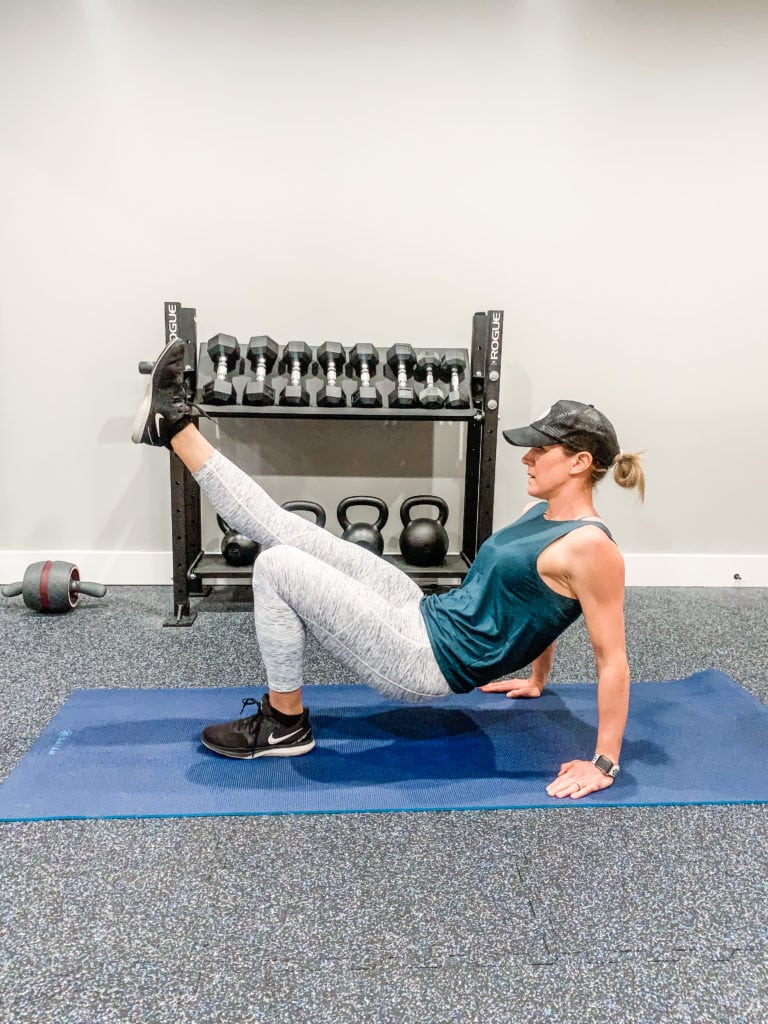 demonstration of single leg isolated hip bridge