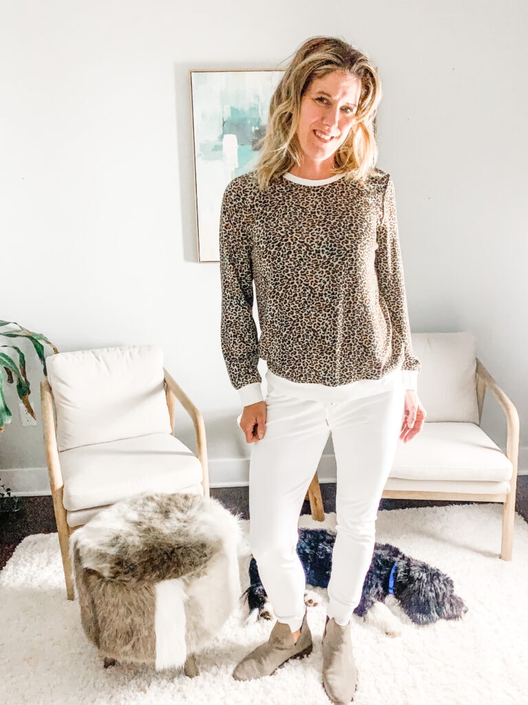 how to style joggers--white joggers with boots