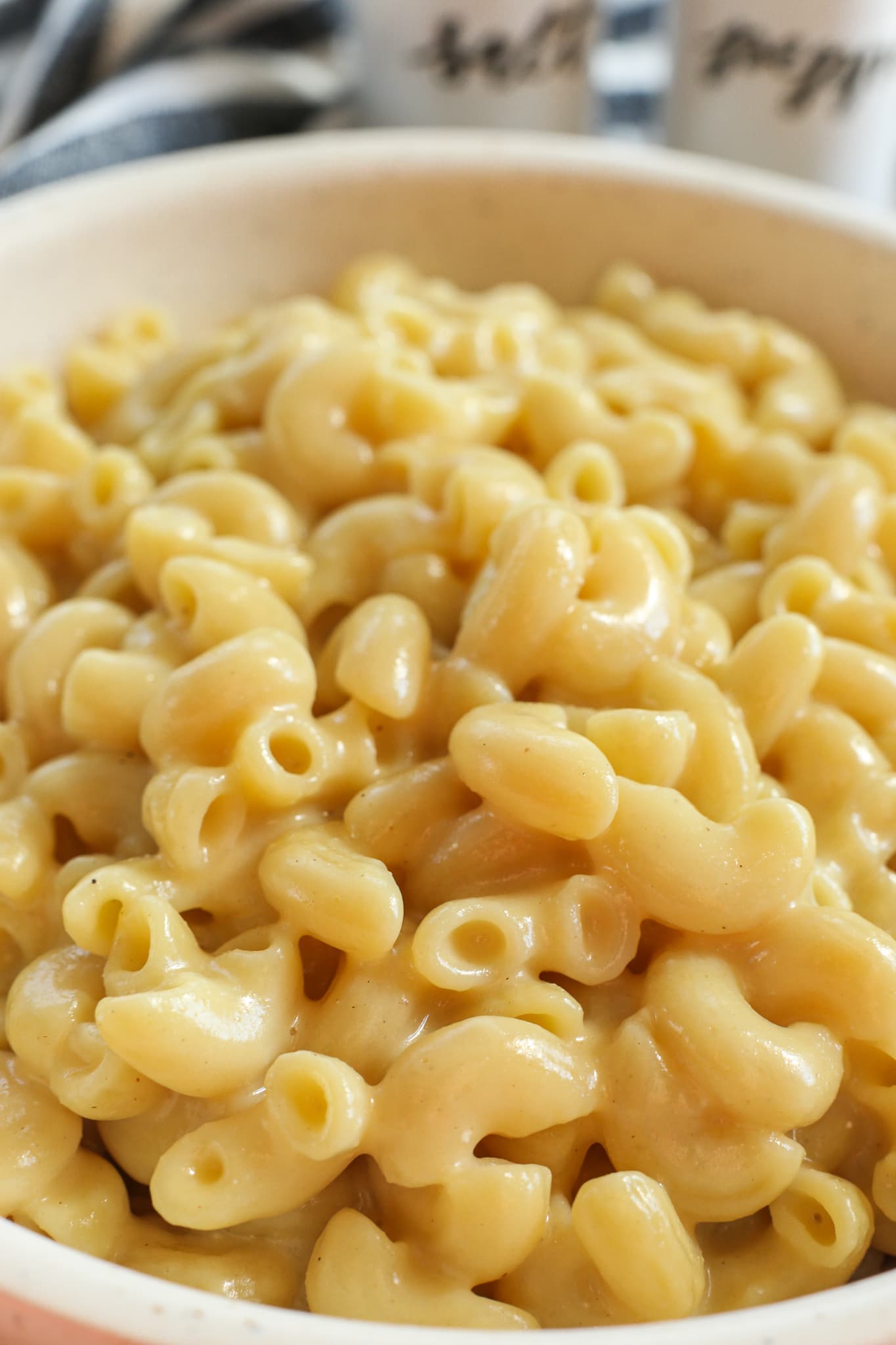 macaroni and cheese in a bowl