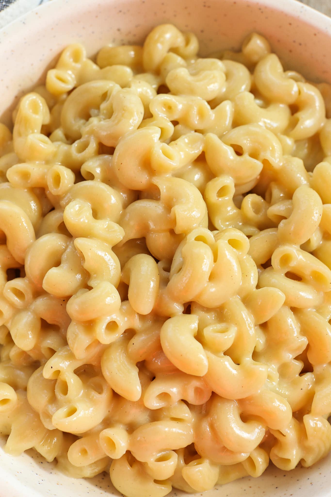 close up of elbow noodles with cheese sauce in a bowl