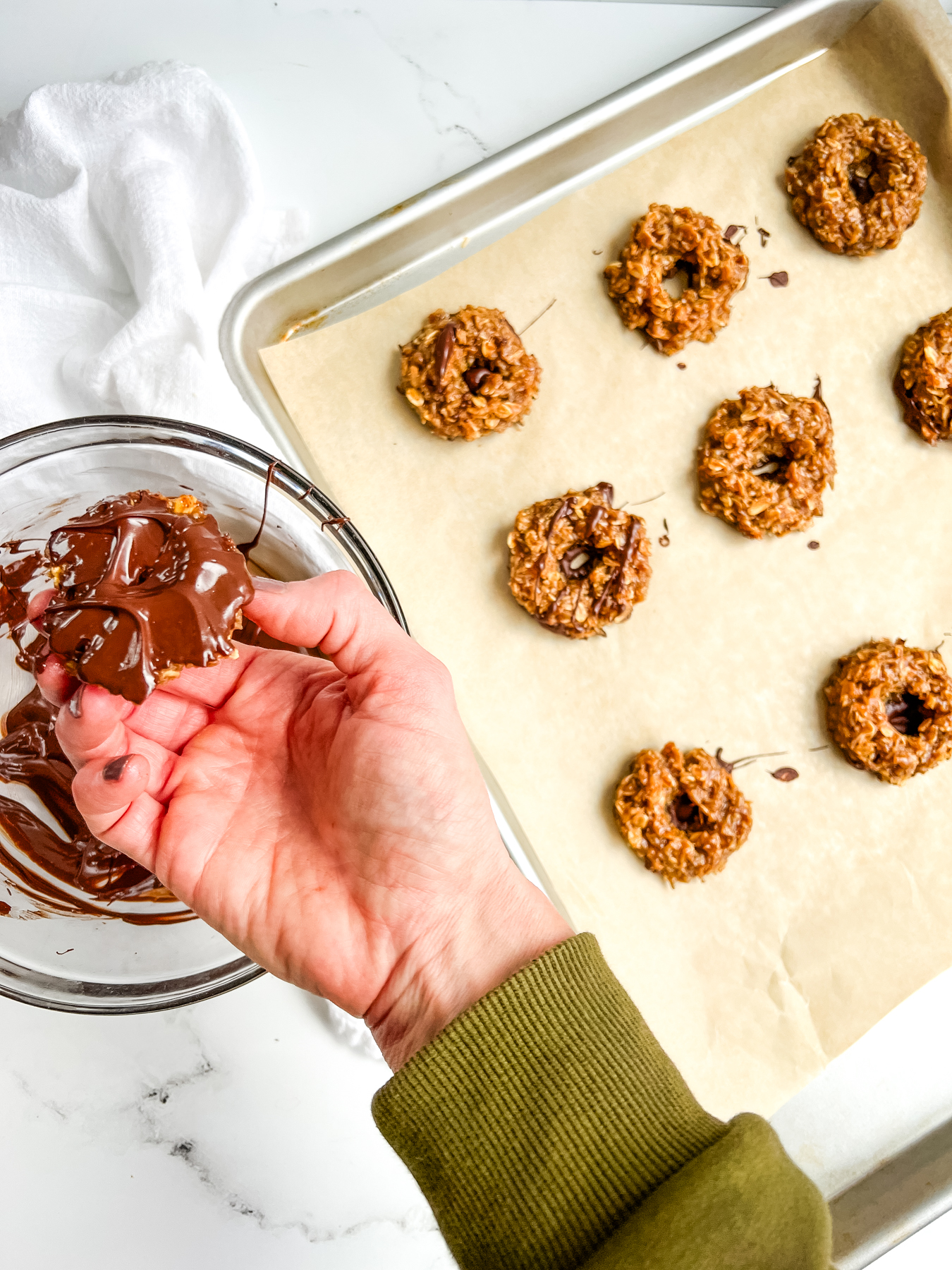 dipping cookies in chocolate