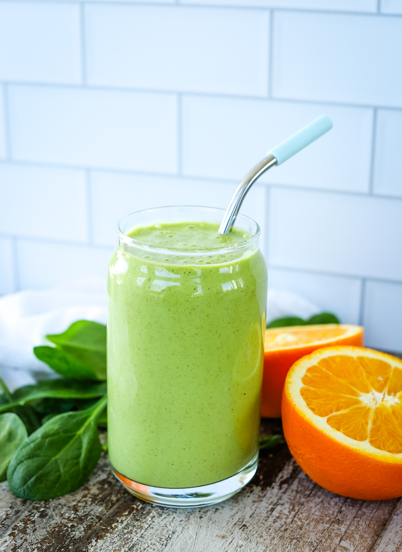 Smoothie recipe without banana in a clear glass